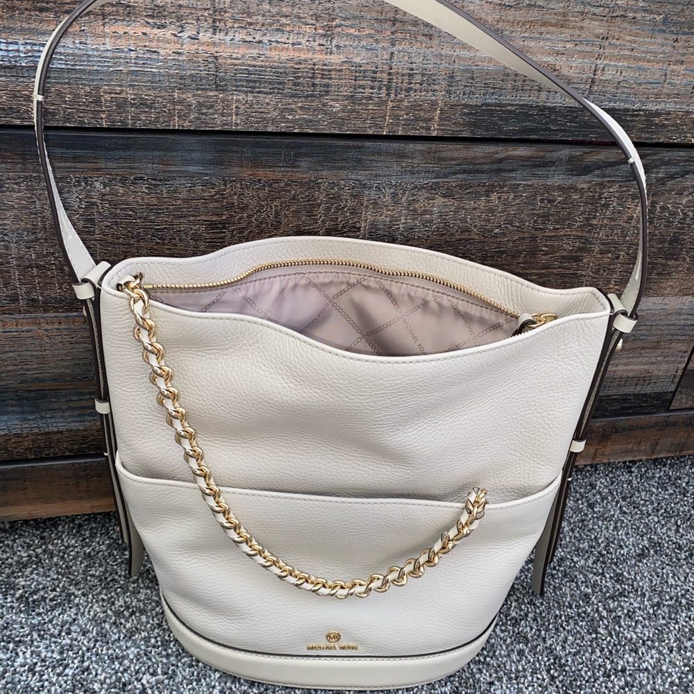 Michael Kors Reese chain bucket